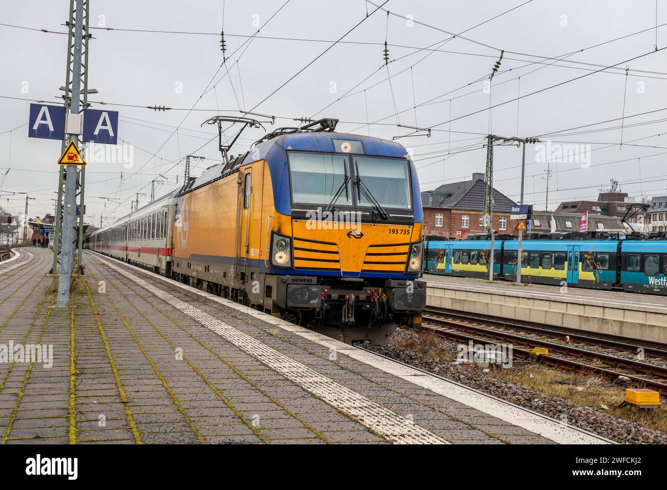 Eisenbahnverkehr - Bahnhof Rheine - Ausfahrt des Intercity Zug nach ...