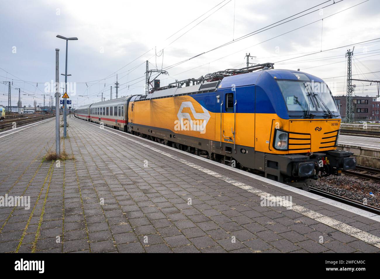 Eisenbahnverkehr - Bahnhof Rheine - Einfahrt des Intercity Zug nach ...