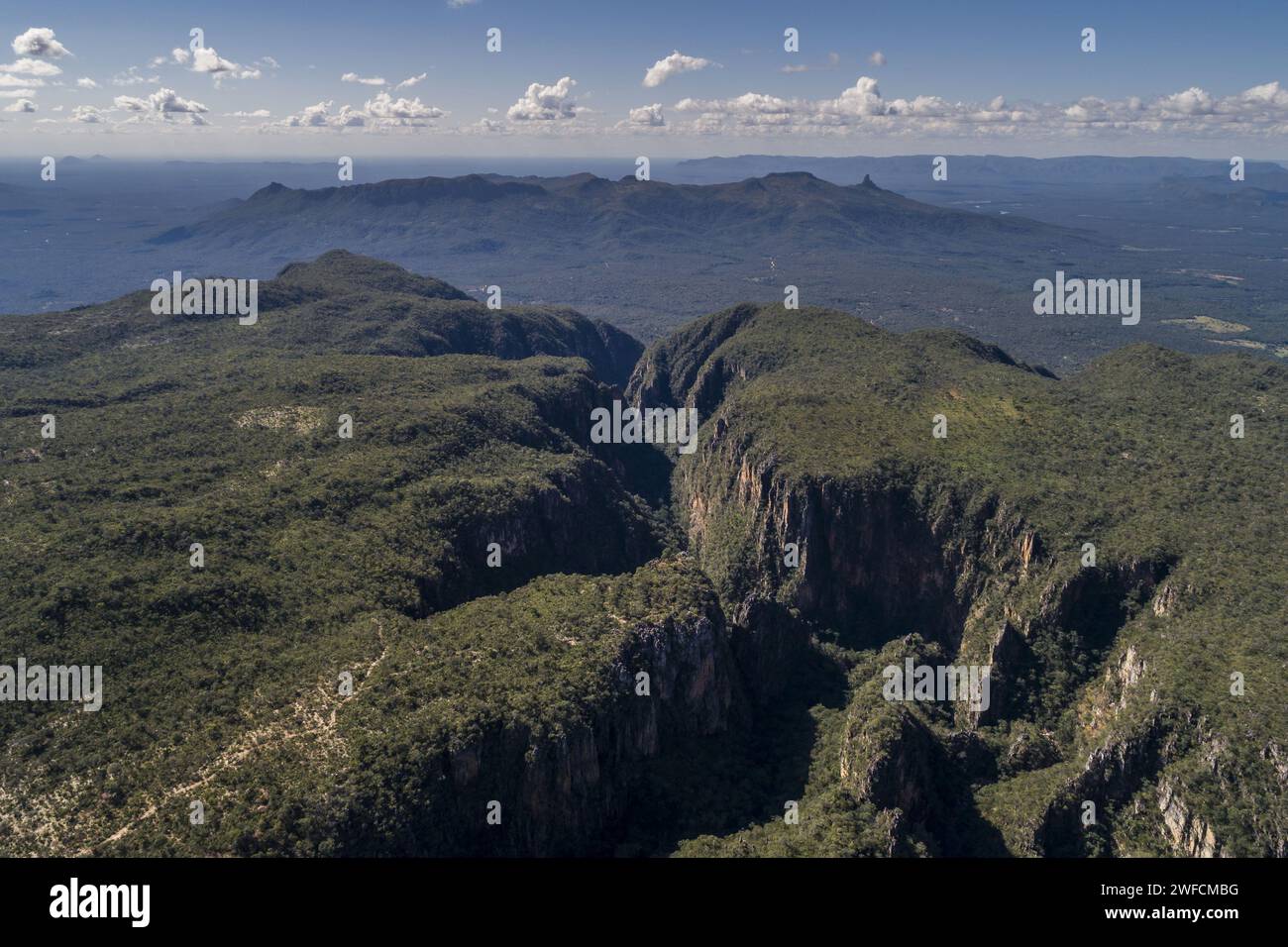 Drill view of Curriola Canyon in quilombola area - Vão do Moleque below and Pico Dedo do Moleque in the background - Chapada dos Veadeiros - APA do Pouso Alto Stock Photo