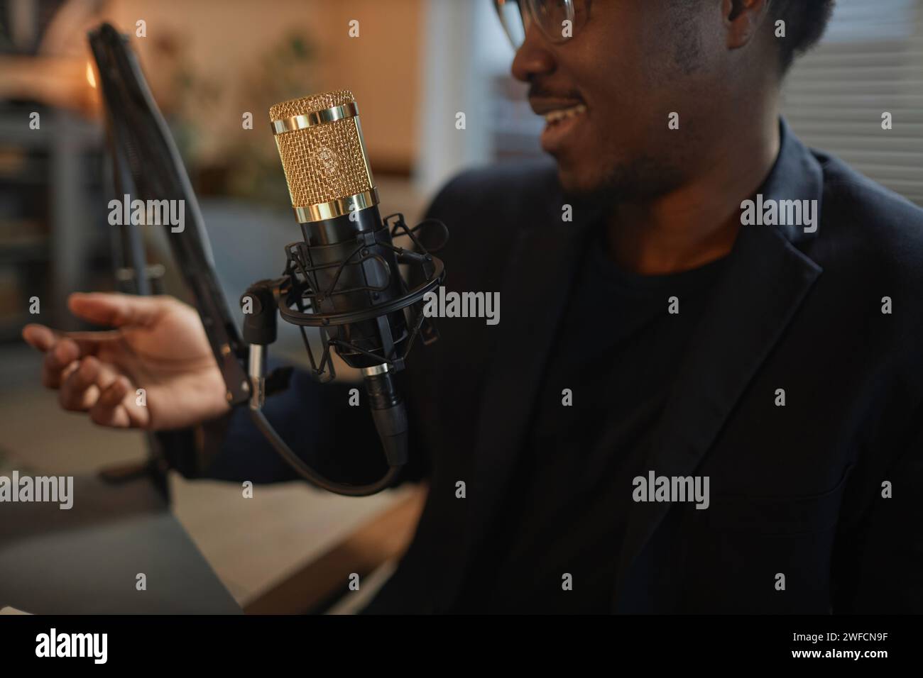 Studio Speaking African radio presenter hi-res stock photography and images - Alamy