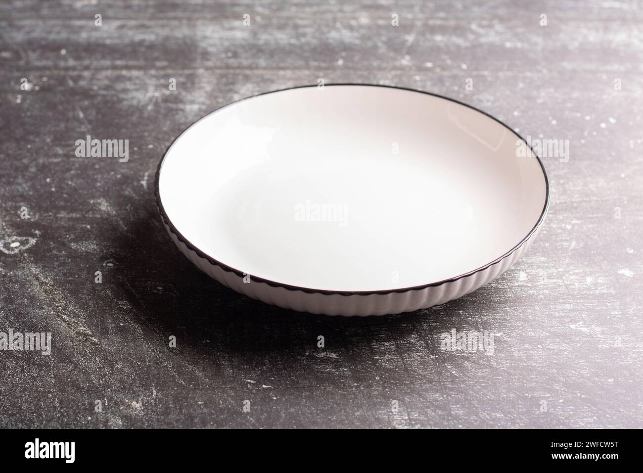 plate, round, empty, white, dish, dinner, food, dining, blank, kitchen, ceramic, clean, crockery, object, background, lunch, cutlery, view, table, cir Stock Photo