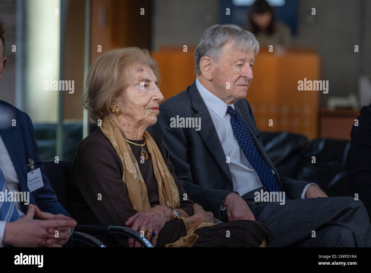 Ausstellung I said Auf Wiedersehen - 85 Jahre Kindertransport nach Großbritannien. Deutschland, Berlin am 30.01.2024: Anlässlich der Austellung im Paul-Löbe-Haus , haben die Veranstallter die 94 Jahre alte Frau Hella Pick und der 91 jährie Lord Alfred Dubs zu einer Presse Konferenz eingeladen. Frau Pick und Lord Dubs sind als Kinder von den Nazis nach Großbritannien transportiert worden. *** Exhibition I said Auf Wiedersehen 85 Jahre Kindertransport nach Großbritannien Germany, Berlin am 30 01 2024 On the occasion of the exhibition in the Paul Löbe Haus, the organizers have invited 94 year old Stock Photo