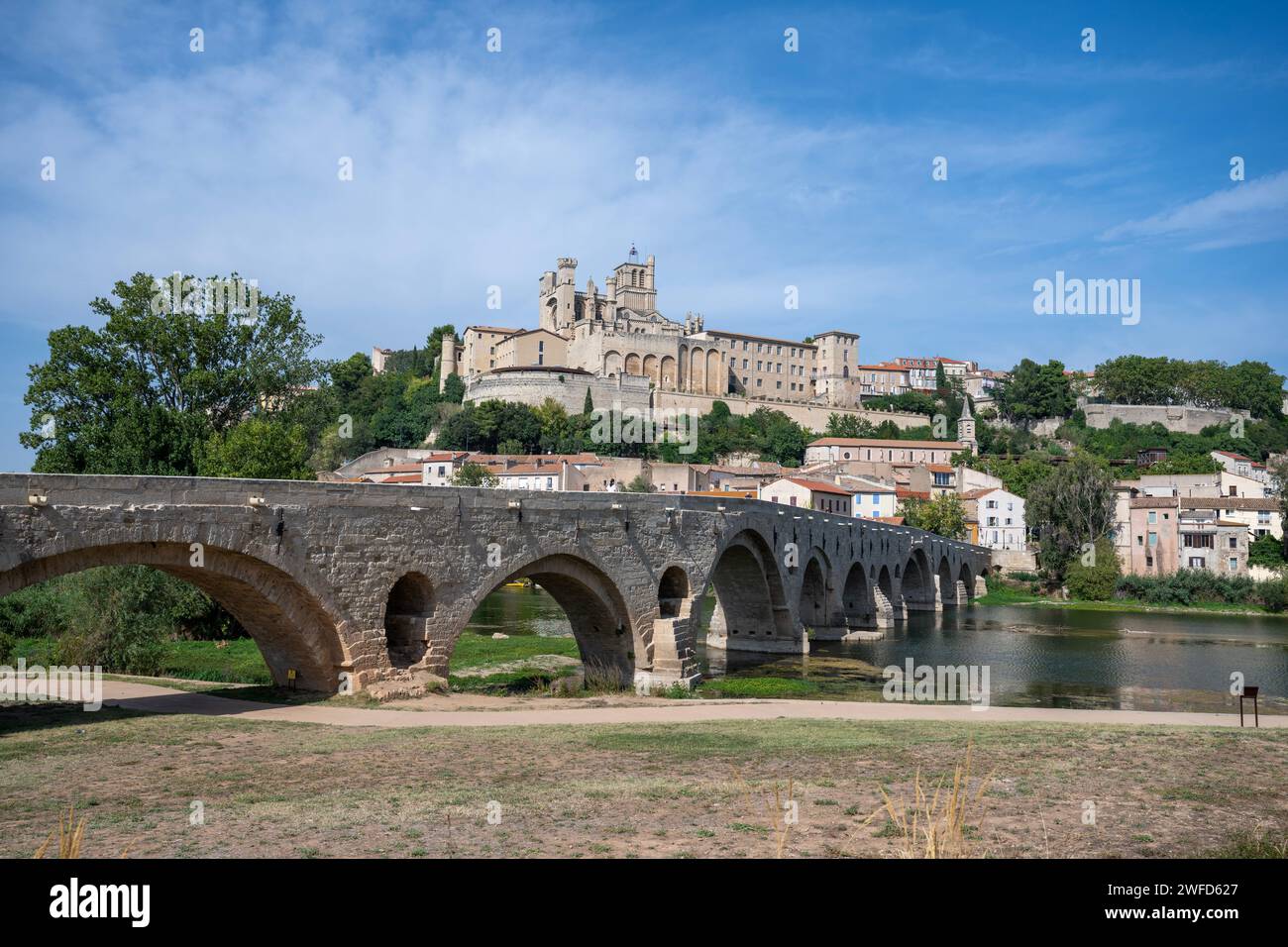 Cathedrale saint nazaire beziers france hi-res stock photography and ...