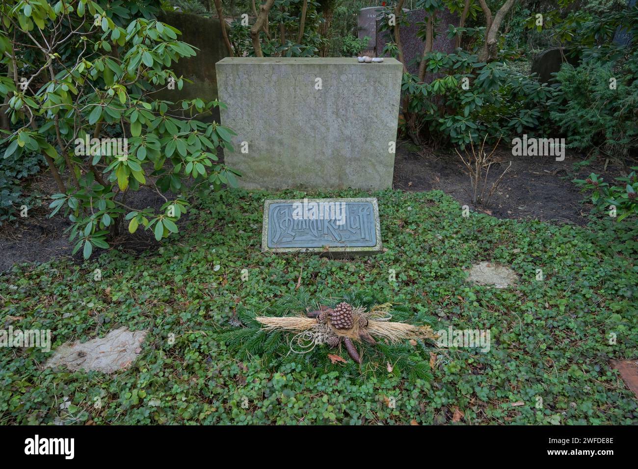 Karl Schmidt-Rottluff, Grab, Waldfriedhof Dahlem, Hüttenweg, Steglitz-Zehlendorf, Berlin, Deutschland Karl Schmidt-Rottluff, Grab, Waldfriedhof Dahlem, Hüttenweg, Steglitz-Zehlendorf, Berlin, Deutschland *** Karl Schmidt Rottluff, Grave, Waldfriedhof Dahlem, Hüttenweg, Steglitz Zehlendorf, Berlin, Germany Karl Schmidt Rottluff, Grave, Waldfriedhof Dahlem, Hüttenweg, Steglitz Zehlendorf, Berlin, Germany Stock Photo