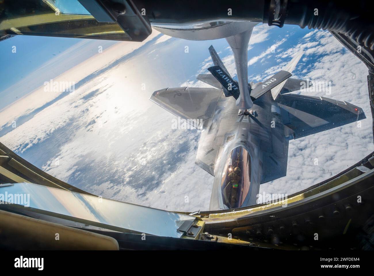 Pacific Ocean, United States. 23 January, 2024. A U.S Air Force F-22 Raptor stealth fighter aircraft with the Hawaiian Raptors Squadron refuels inflight from a USAF KC-135 Stratotanker during exercise Sentry Aloha 24-01, January 23, 2024 over the Pacific Ocean, Hawaii.    Credit: MSgt. Mysti Bicoy/U.S. Air Force/Alamy Live News Stock Photo