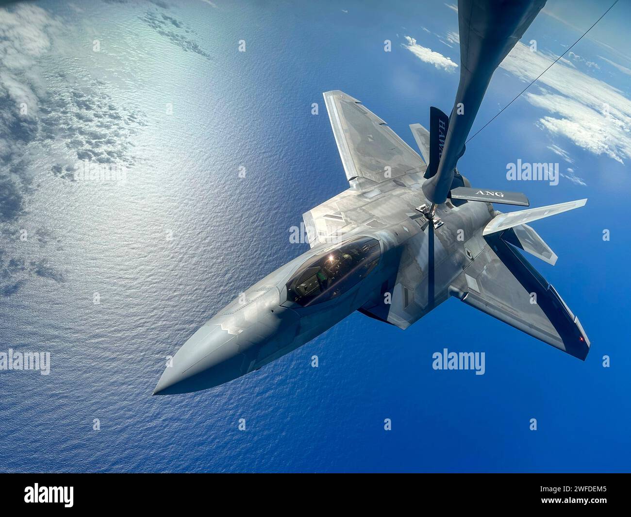 Pacific Ocean, United States. 23 January, 2024. A U.S Air Force F-22 Raptor stealth fighter aircraft with the Hawaiian Raptors Squadron refuels inflight from a USAF KC-135 Stratotanker during exercise Sentry Aloha 24-01, January 23, 2024 over the Pacific Ocean, Hawaii.    Credit: MSgt. Mysti Bicoy/U.S. Air Force/Alamy Live News Stock Photo