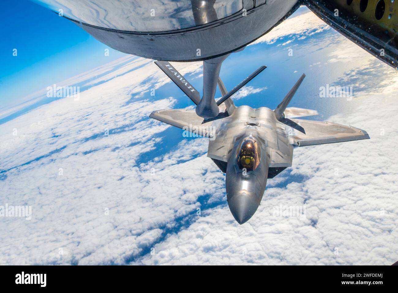 Pacific Ocean, United States. 23 January, 2024. A U.S Air Force F-22 Raptor stealth fighter aircraft with the Hawaiian Raptors Squadron refuels inflight from a USAF KC-135 Stratotanker during exercise Sentry Aloha 24-01, January 23, 2024 over the Pacific Ocean, Hawaii.    Credit: MSgt. Mysti Bicoy/U.S. Air Force/Alamy Live News Stock Photo