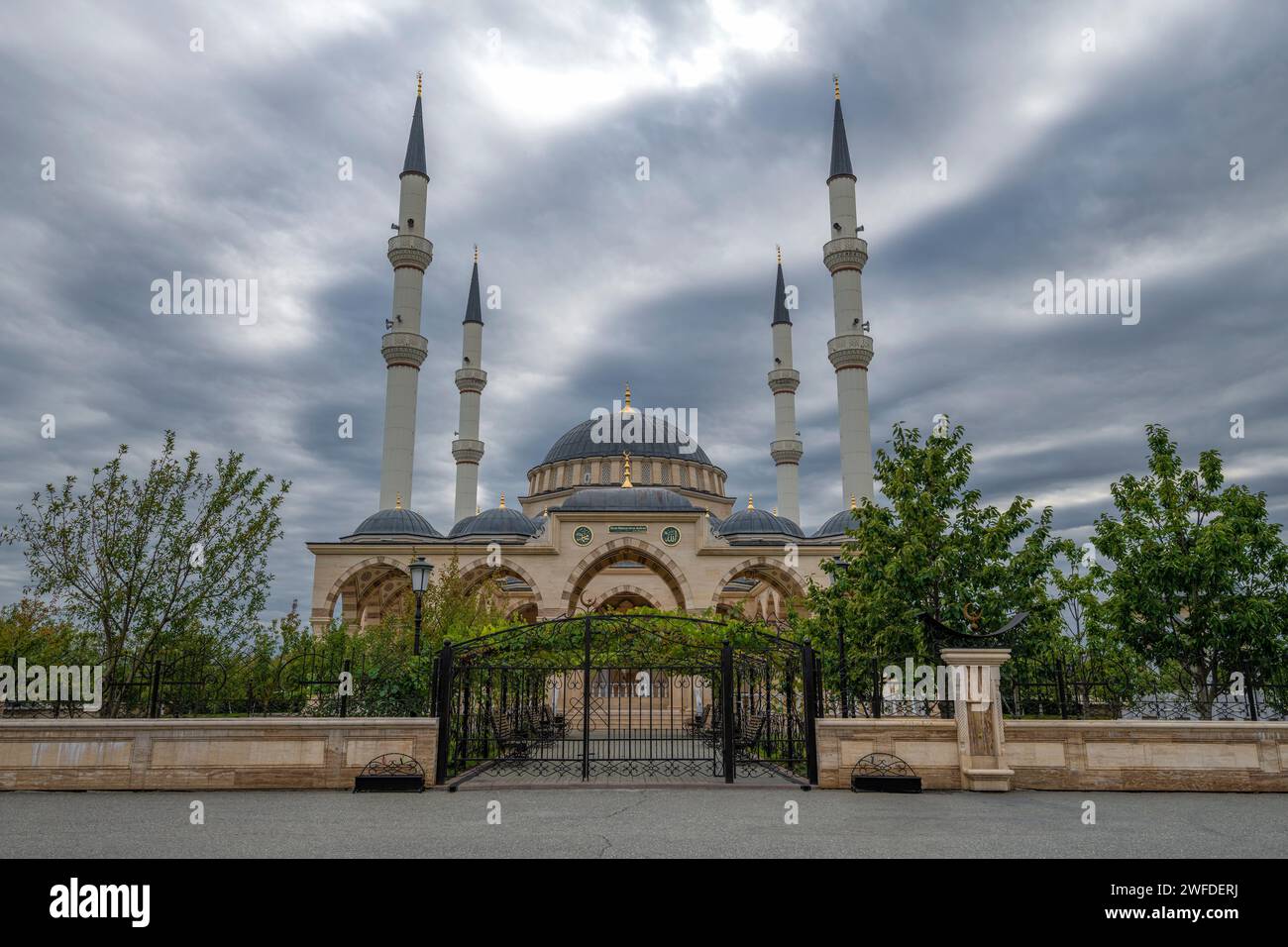 DZHALKA, RUSSIA - SEPTEMBER 28, 2021: View of the Sultan Delimkhanov Mosque on a cloudy September day. Chechnya Stock Photo