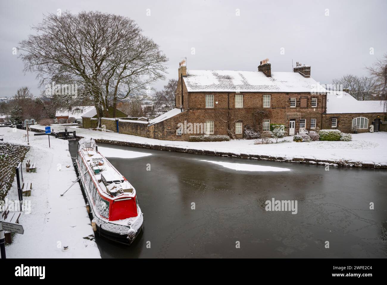 A winter morning beside the Peak Forest Canal at Marple, Greater Manchester, England. Stock Photo