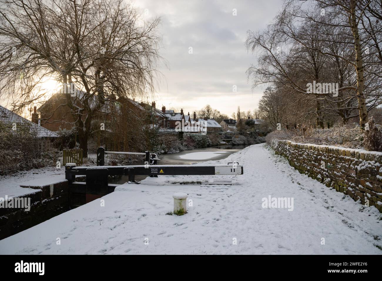 A snowy winter morning on the Peak Forest Canal at Marple in Greater Manchester, England. Stock Photo
