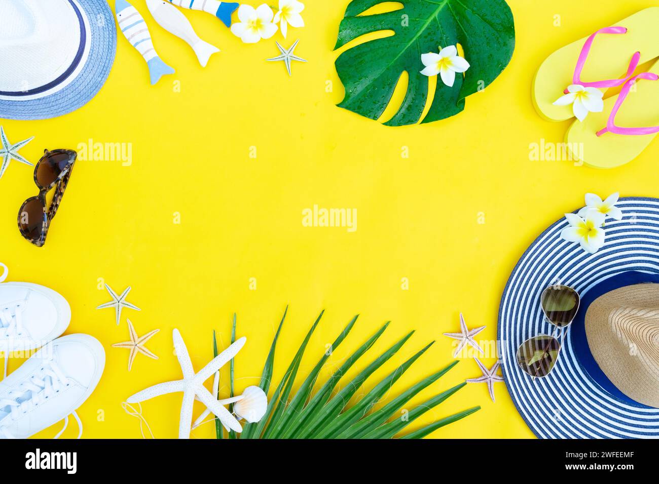 Flatsy Summer Summer flat lay scenery Stock Photo - Alamy