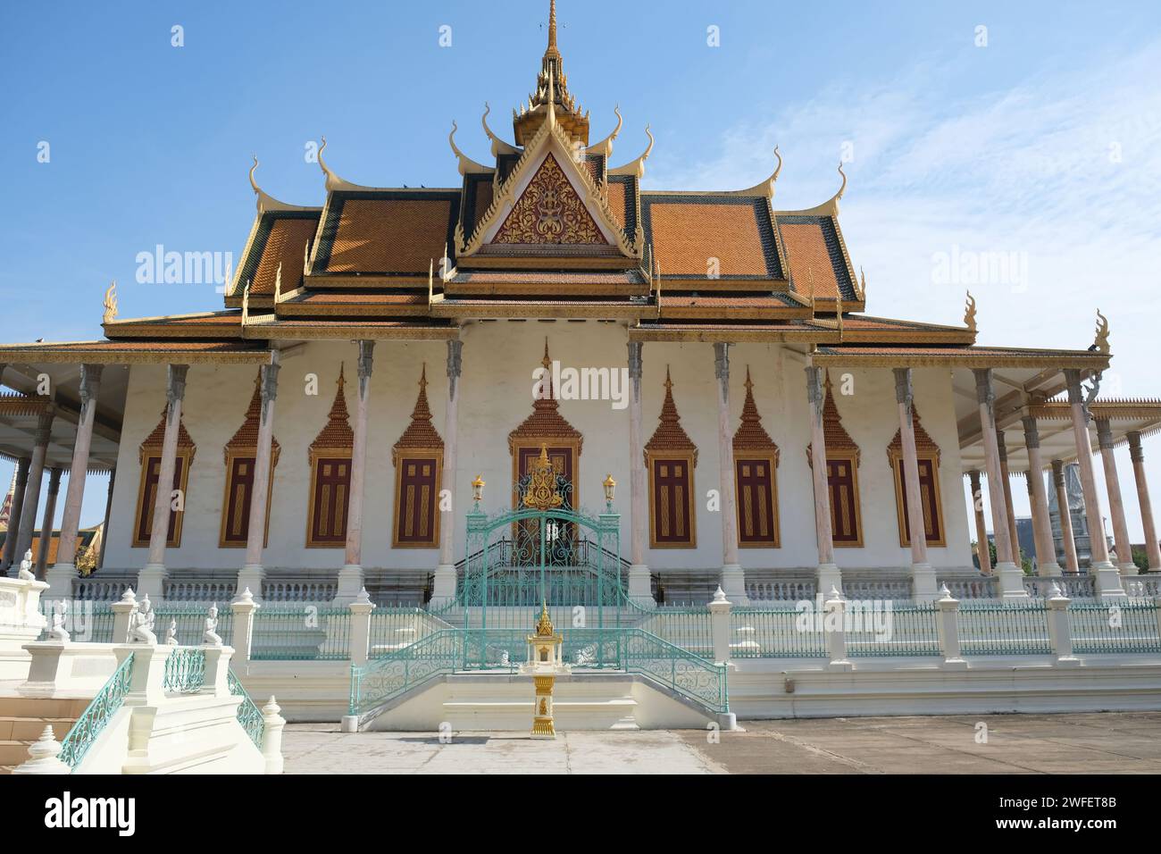 royal-palace-of-cambodia-phnom-penh-stock-photo-alamy