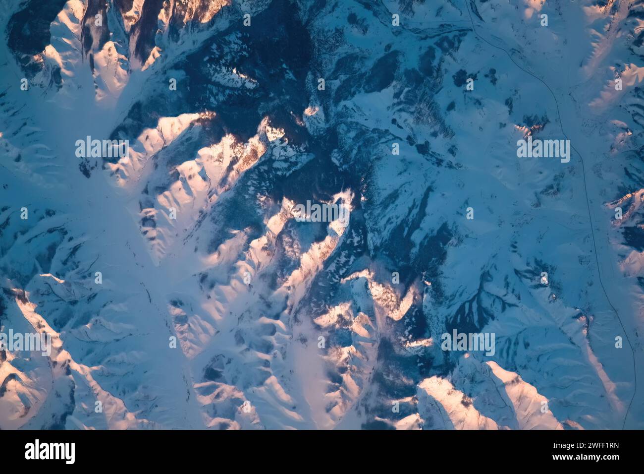 In snow covered mountains hi-res stock photography and images - Alamy