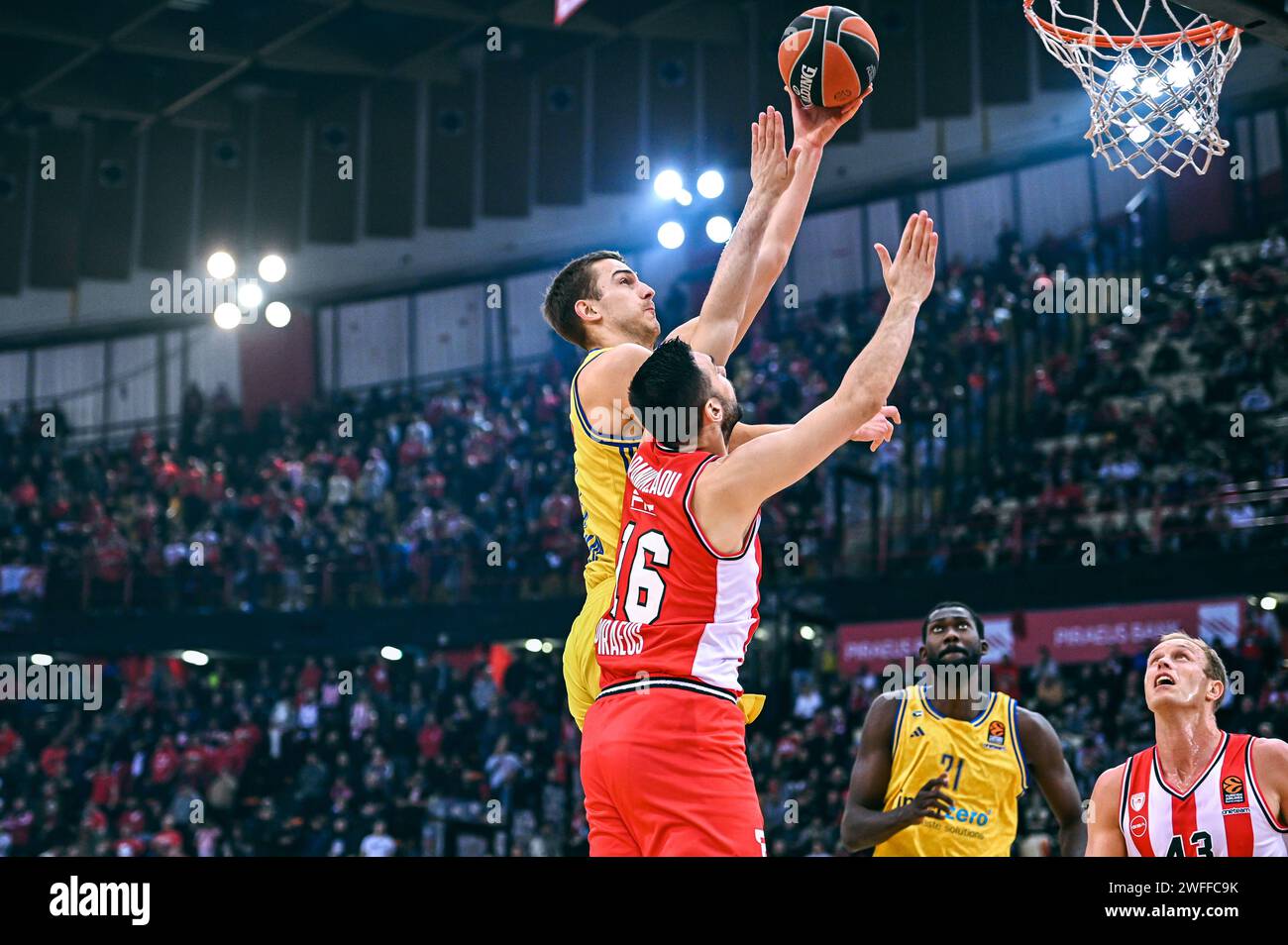 Piraeus, Lombardy, Greece. 30th Jan, 2024. 10 TIM SCHNEIDER of Alba Berlin is playing during the Euroleague, Round 24, match between Olympiacos Piraeus and Alba Berlin at Peace & Friendship Stadium on January 30, 2024, in Piraeus, Greece. (Credit Image: © Stefanos Kyriazis/ZUMA Press Wire) EDITORIAL USAGE ONLY! Not for Commercial USAGE! Stock Photo