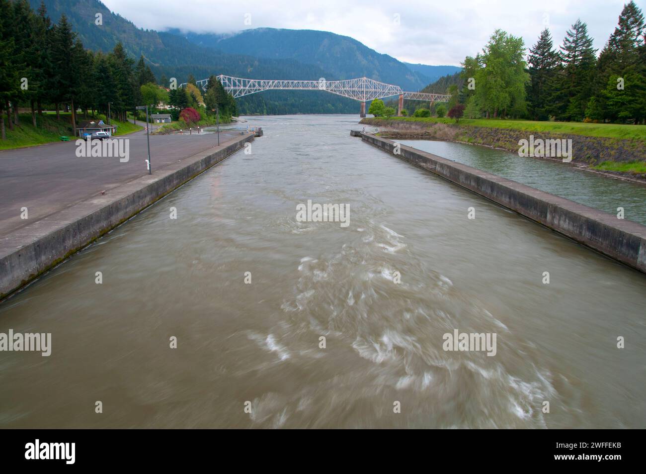 Lock channel, Cascade Locks Marine Park, Cascade Locks, Columbia River