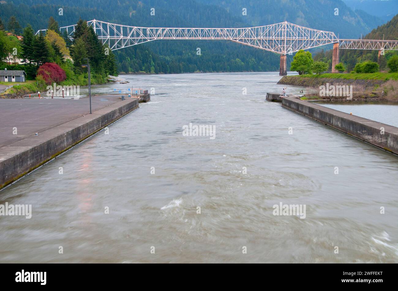 Lock channel, Cascade Locks Marine Park, Cascade Locks, Columbia River