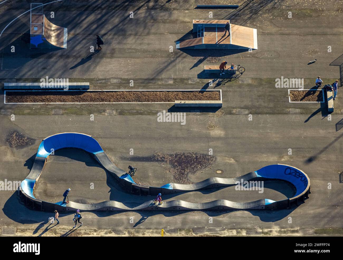 Luftbild, Skatepark und Sportplatz Auf der Heide, Altenbochum, Bochum, Ruhrgebiet, Nordrhein-Westfalen, Deutschland ACHTUNGxMINDESTHONORARx60xEURO *** Aerial view, skate park and sports field Auf der Heide, Altenbochum, Bochum, Ruhr area, North Rhine-Westphalia, Germany ATTENTIONxMINDESTHONORARx60xEURO Stock Photo