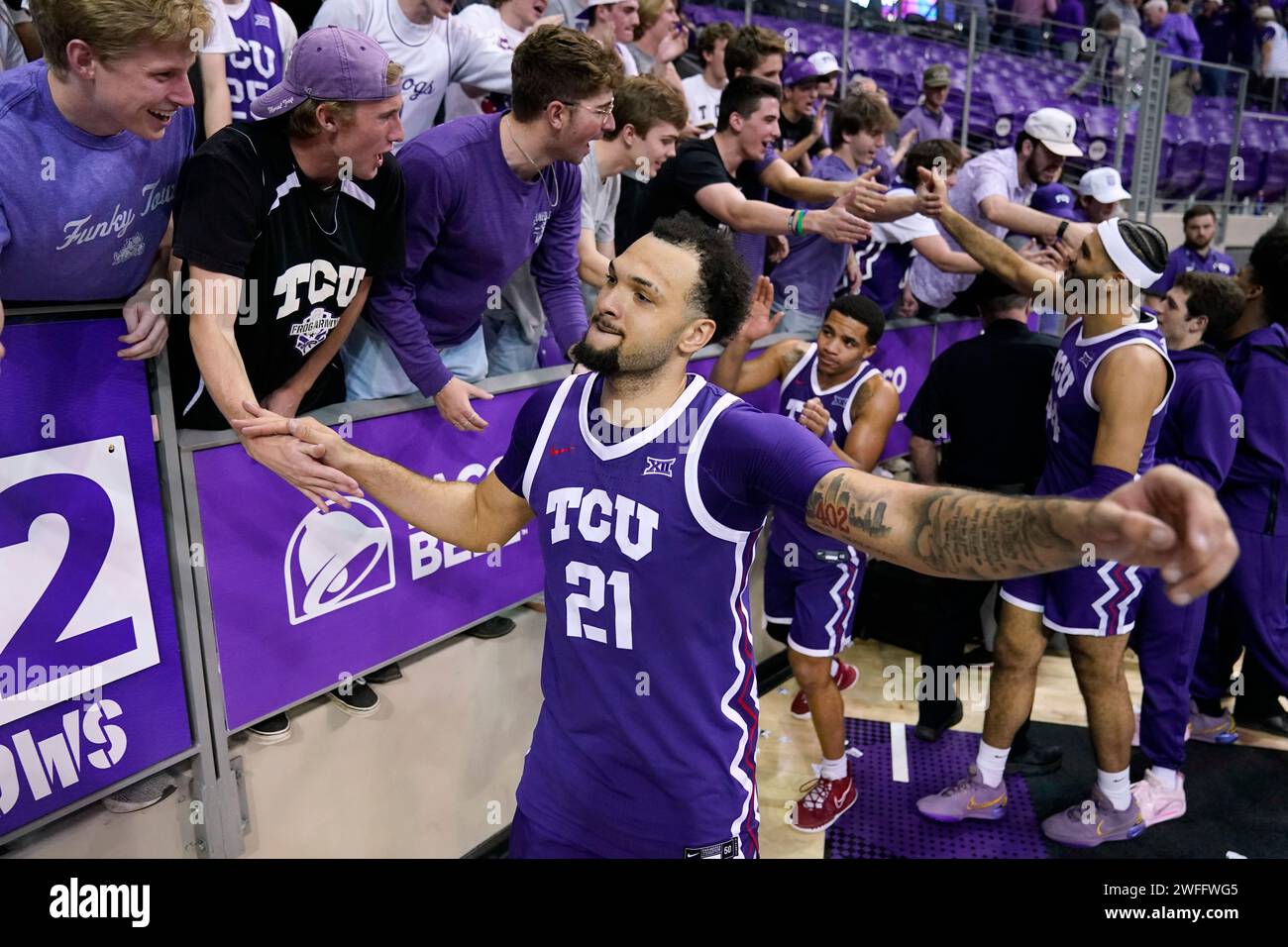TCU's JaKobe Coles (21) and the rest of the team celebrate with their