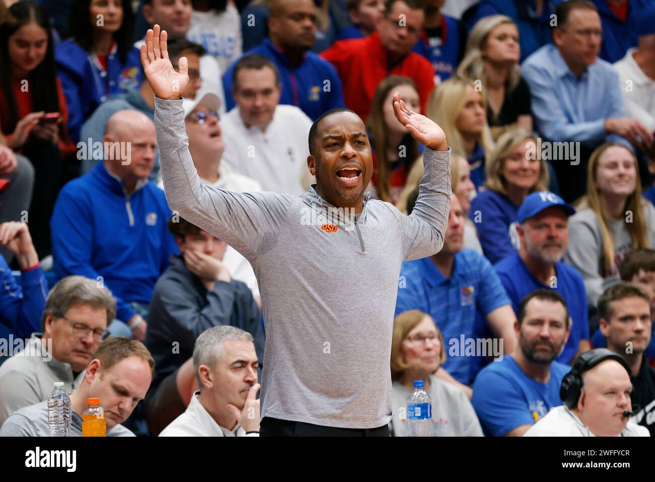 Oklahoma State head coach Mike Boynton Jr. reacts during the first half