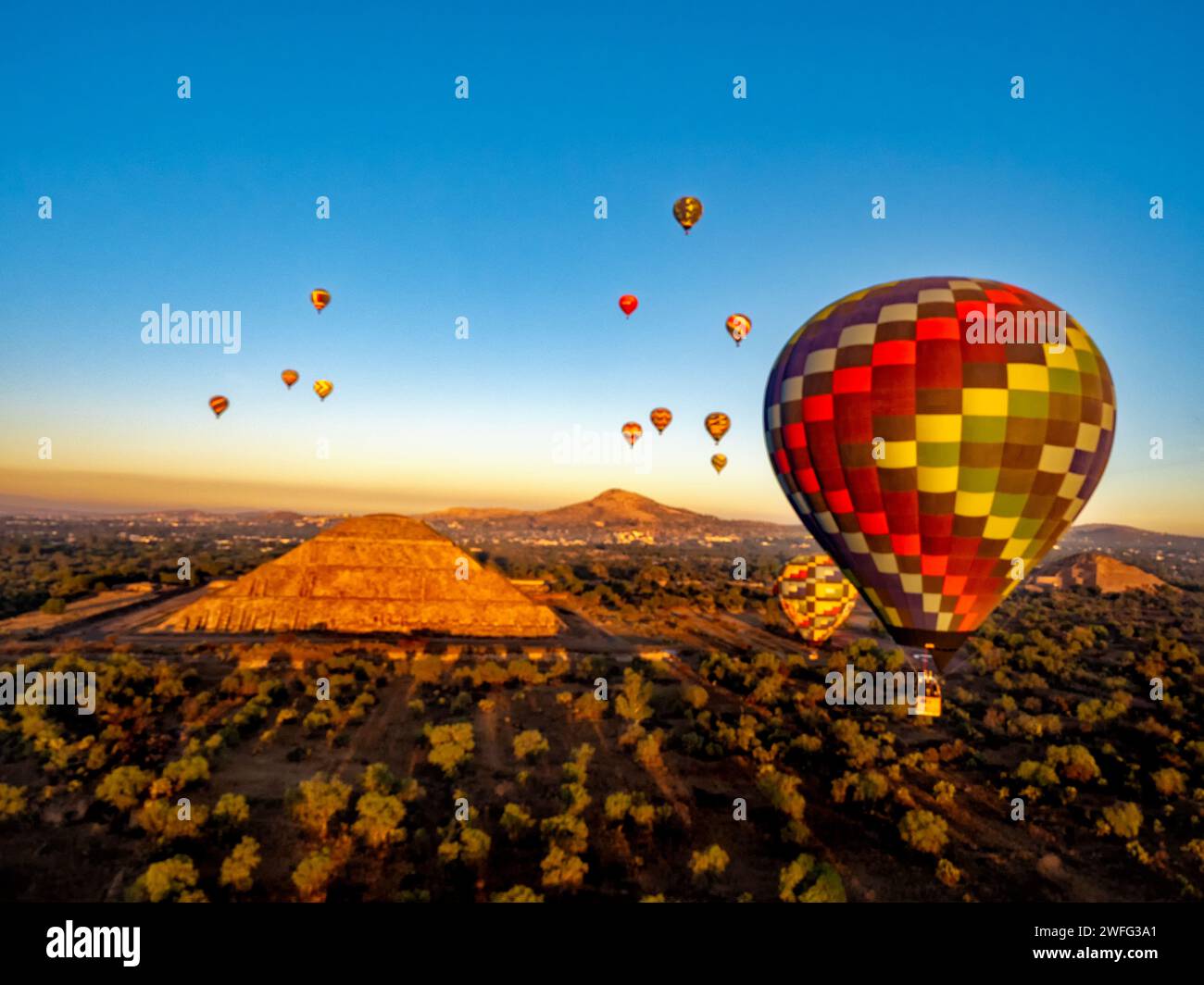 Sunrise at teotihuacan hi-res stock photography and images - Alamy