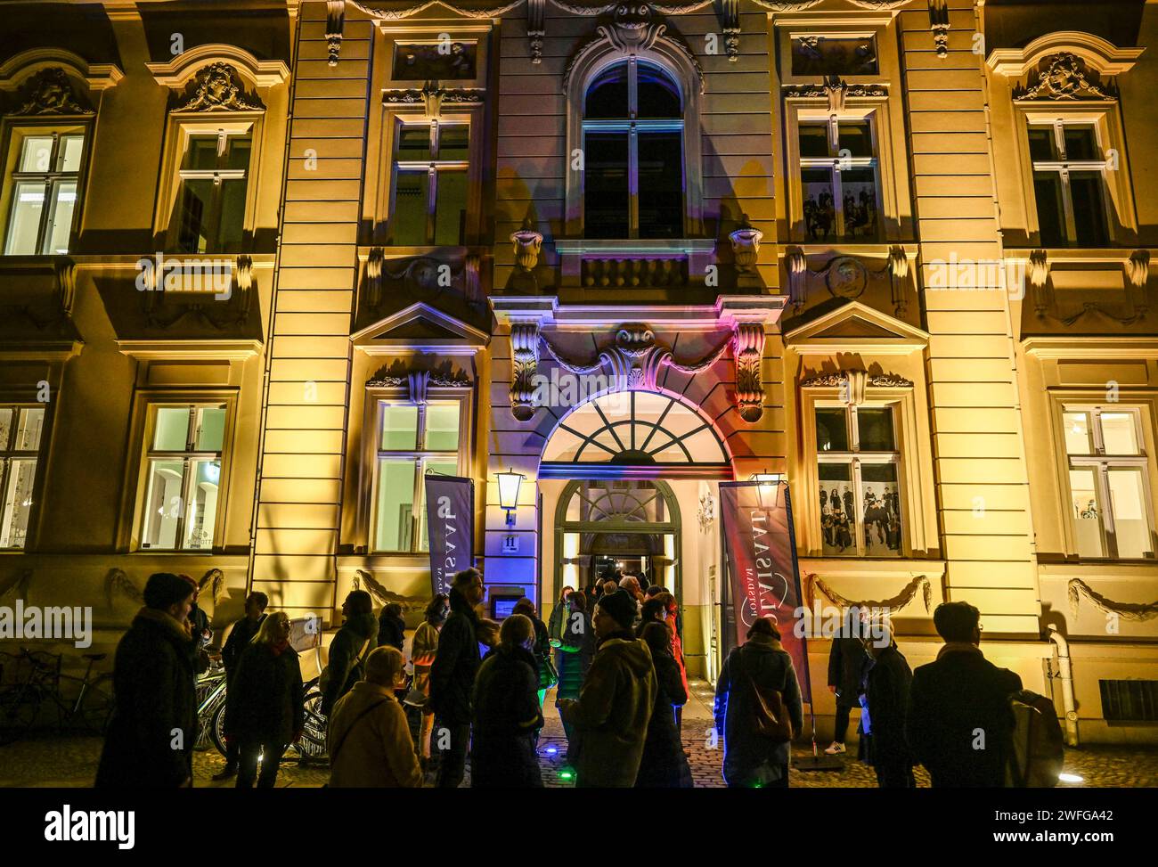 Potsdam, Germany. 30th Jan, 2024. Visitors stand in front of the