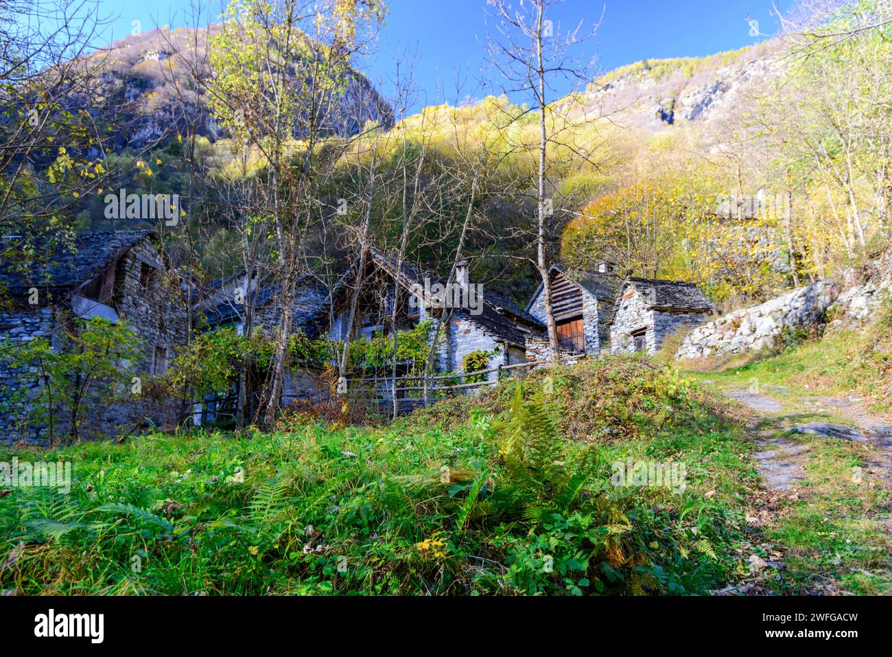 Village at the foot of a mountain hi-res stock photography and images ...