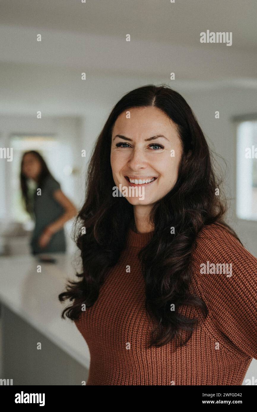 Mature woman at home hi-res stock photography and images - Alamy