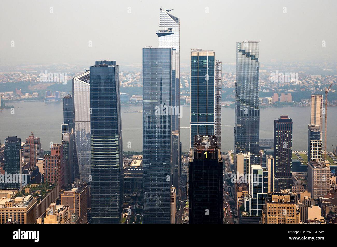 New York City: panoramic view of the Manhattan skyscrapers from the ...