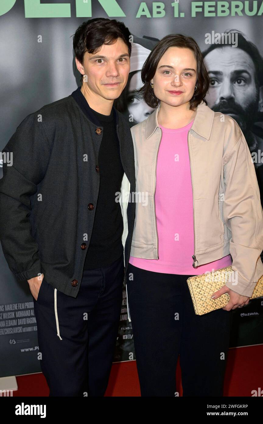 Sebastian Urzendowsky Und Lena Urzendowsky Bei Der Premiere Des Sebastian Urzendowsky Und Lena Urzendowsky Bei Der Premiere Des Kinofilms Green Border Im Delphi Filmpalast Berlin 30012024 Sebastian Urzendowsky And Lena Urzendowsky At The Premiere Of The Feature Film Green Border At The Delphi Filmpalast Berlin 30 01 2024 Border 4104 2WFGKRP 