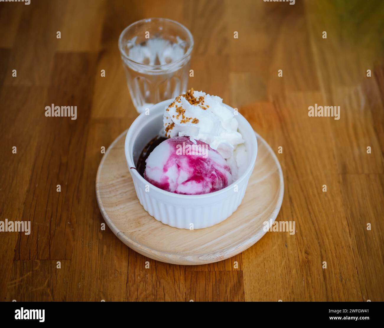Melted Raspberry Fruit Frozen raspberries melting in plate hi-res stock photography and images ...