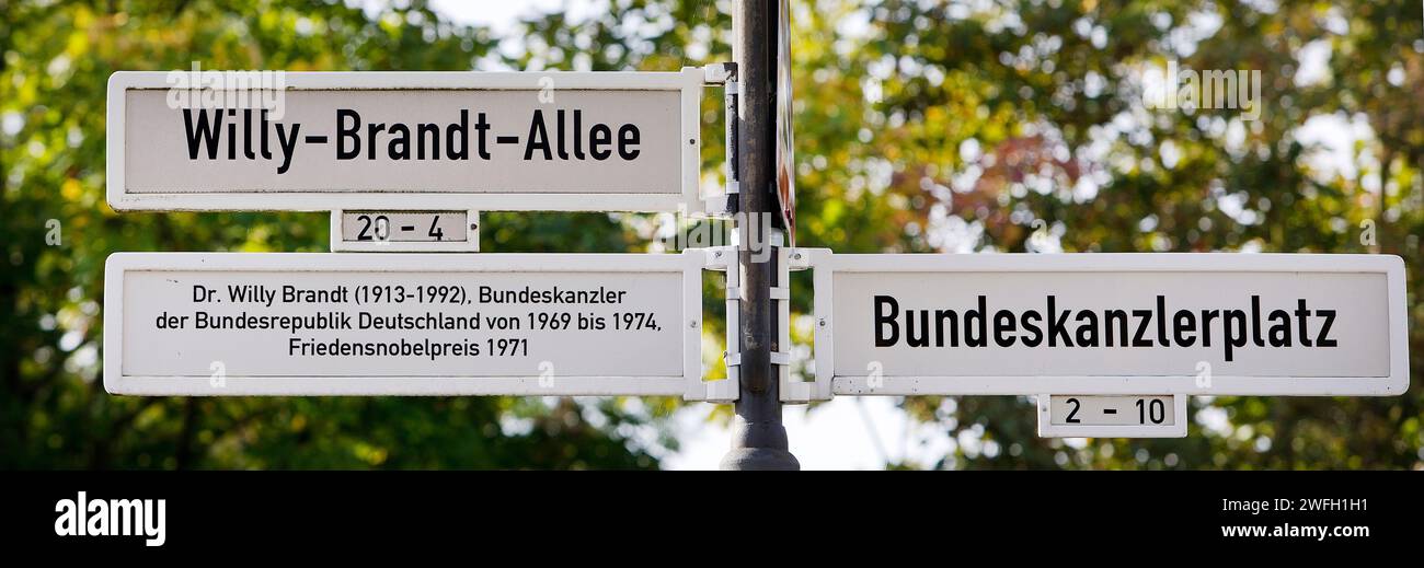Street signs Willy Brandt Allee and Bundeskanzlerplatz in the Bundesviertel in Bonn, Germany, North Rhine-Westphalia, Bonn Stock Photo