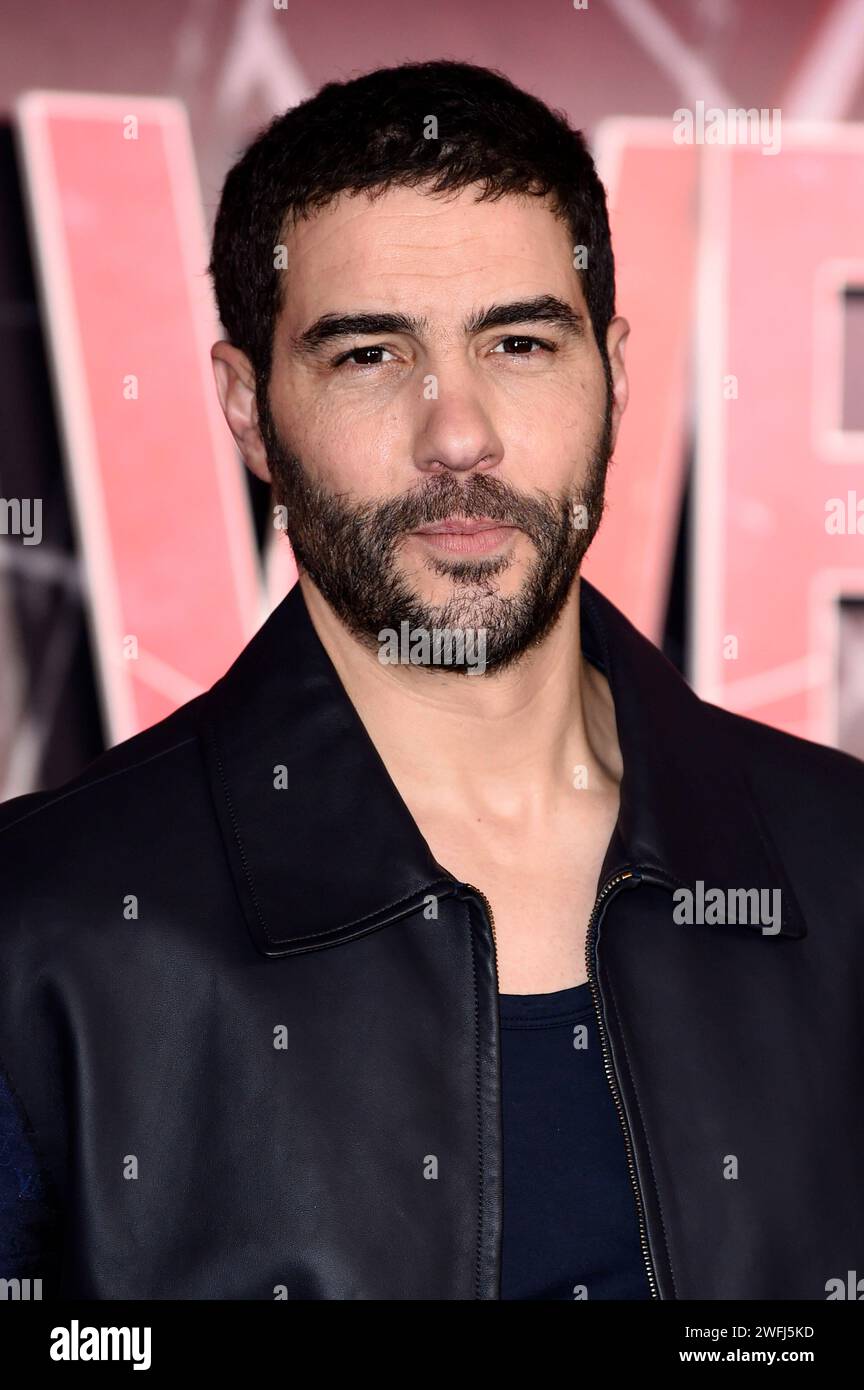 Tahar Rahim beim Photocall zum Kinofilm Madame Web im Claridge s Hotel