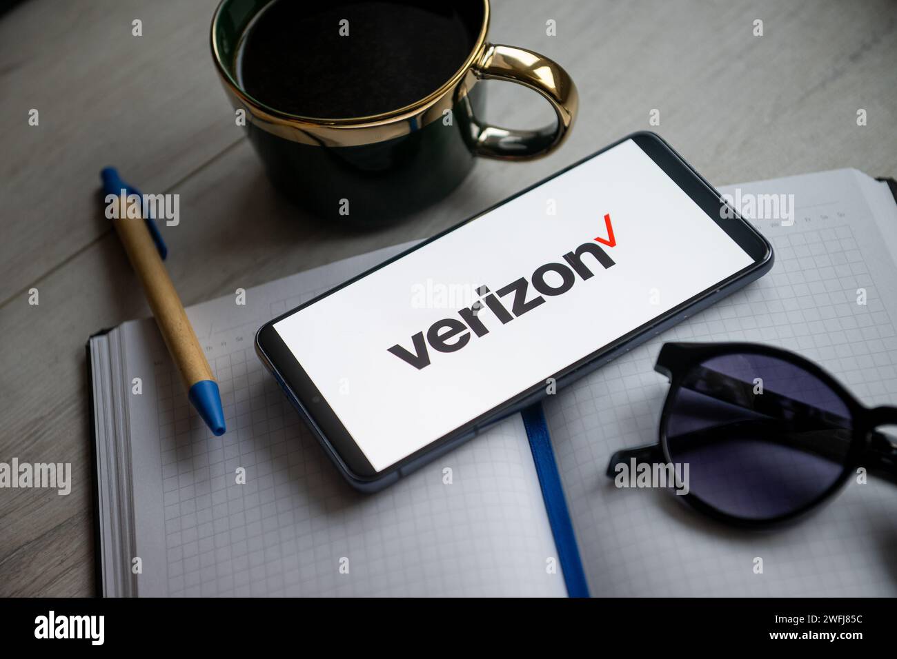 Verizon phone logo hi-res stock photography and images - Page 4 - Alamy