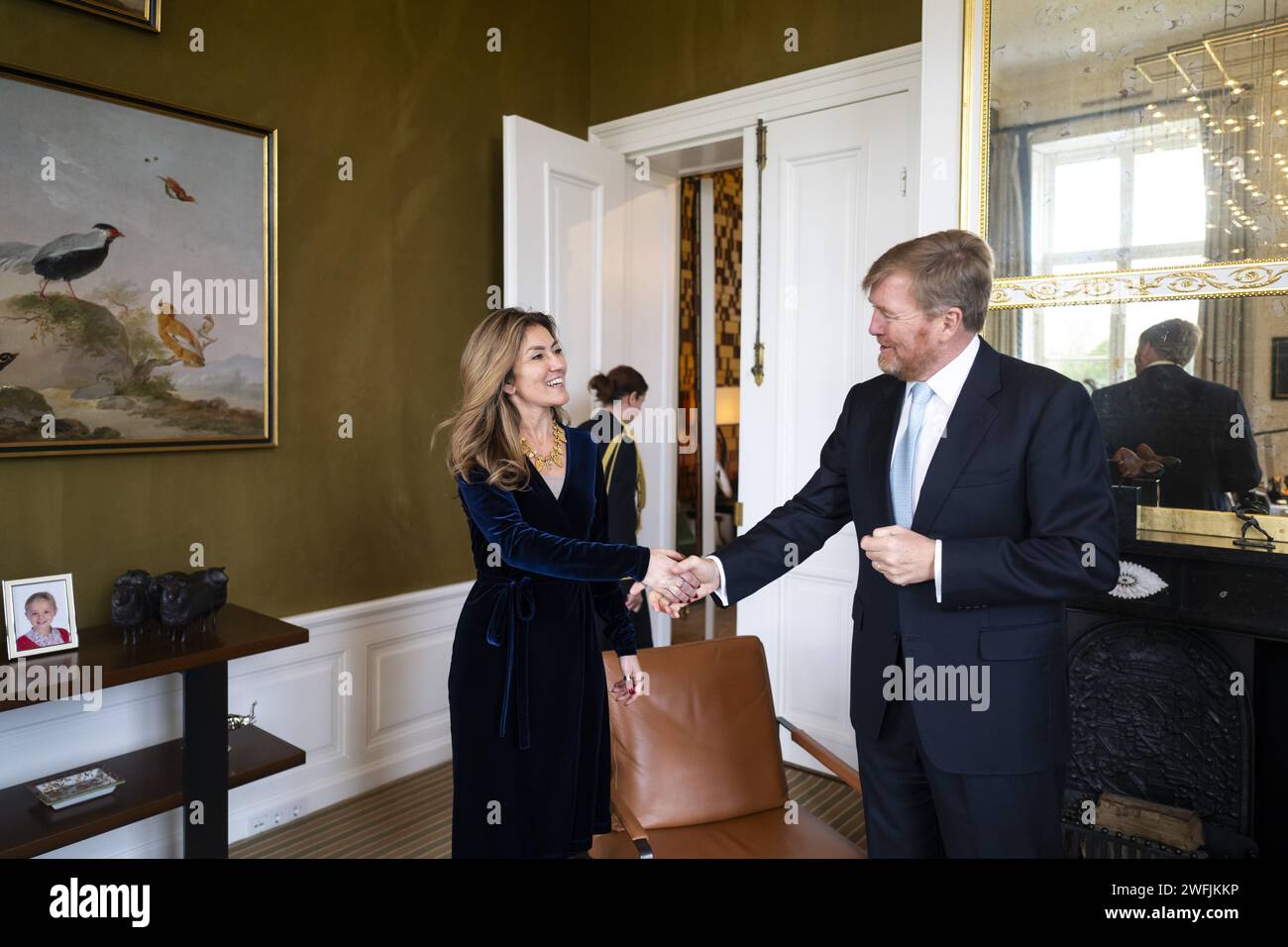 THE HAGUE, King Willem-Alexander receives VVD leader Dilan Yesilgoz-Zegerius during the introductory talks of party leaders at Huis ten Bosch Palace. Photo: Rotapool / Frank van Beek netherlands out - belgium out Stock Photo