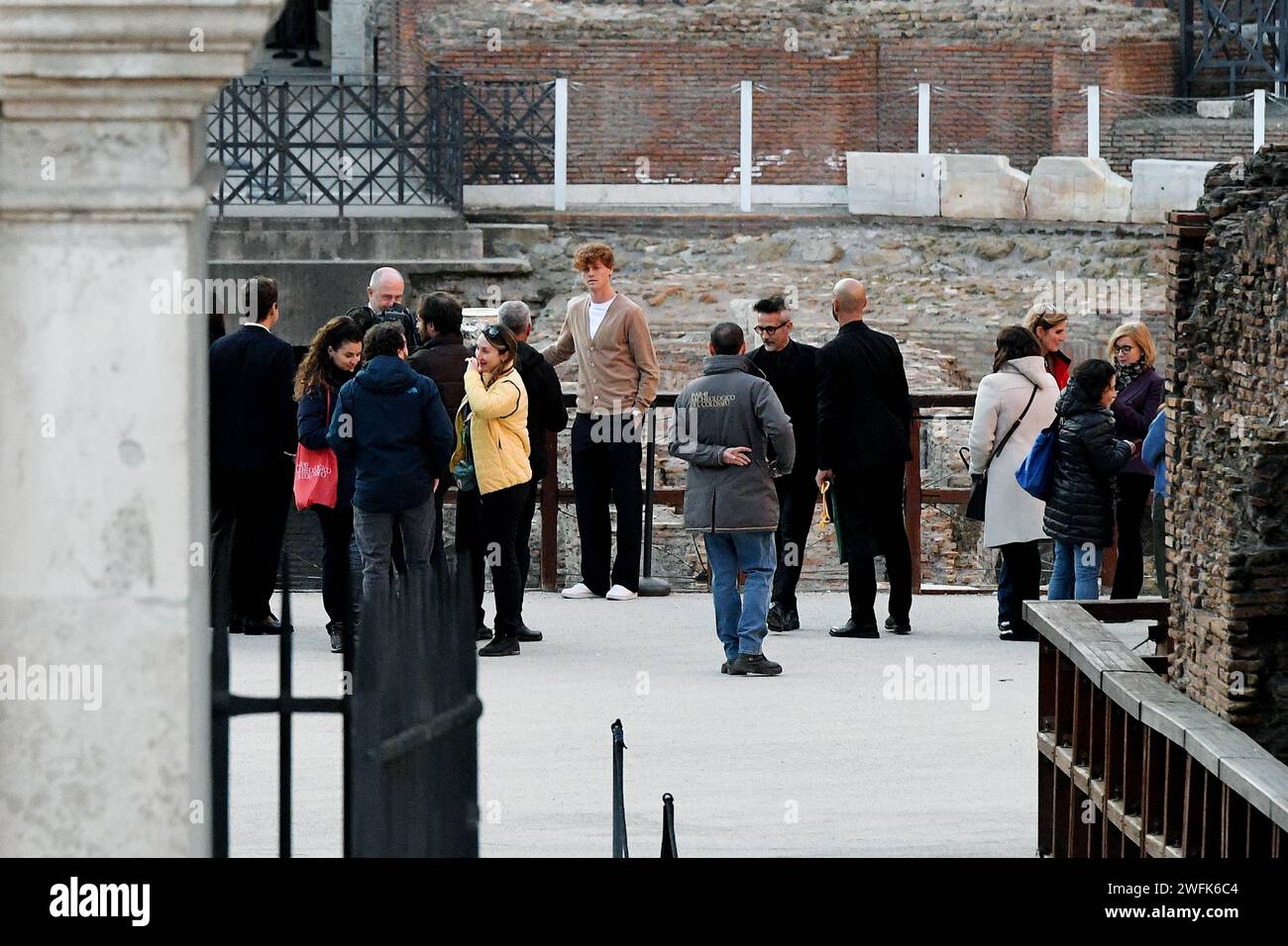 De Jan Rome Rome, Italy. 31st Jan, 2024. Rome, Jannik Sinner at the Colosseum In ...