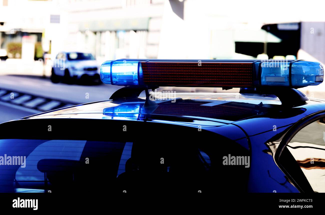 Police car sirens flashing blue hi-res stock photography and images - Alamy