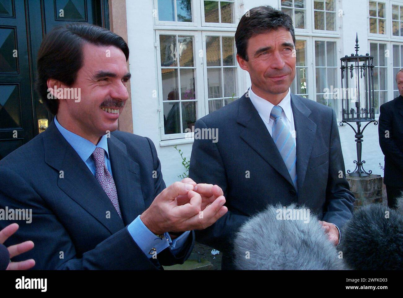 June 18,2002-Danish Prime minister Anders Fogh Rasmussen welcome Spanish Prime minister Jose Maria Aznar at Marienborg Lyngby,after talk bothe Prime minister hold joint press conference at Marienborg,Lyngby Denmark Stock Photo
