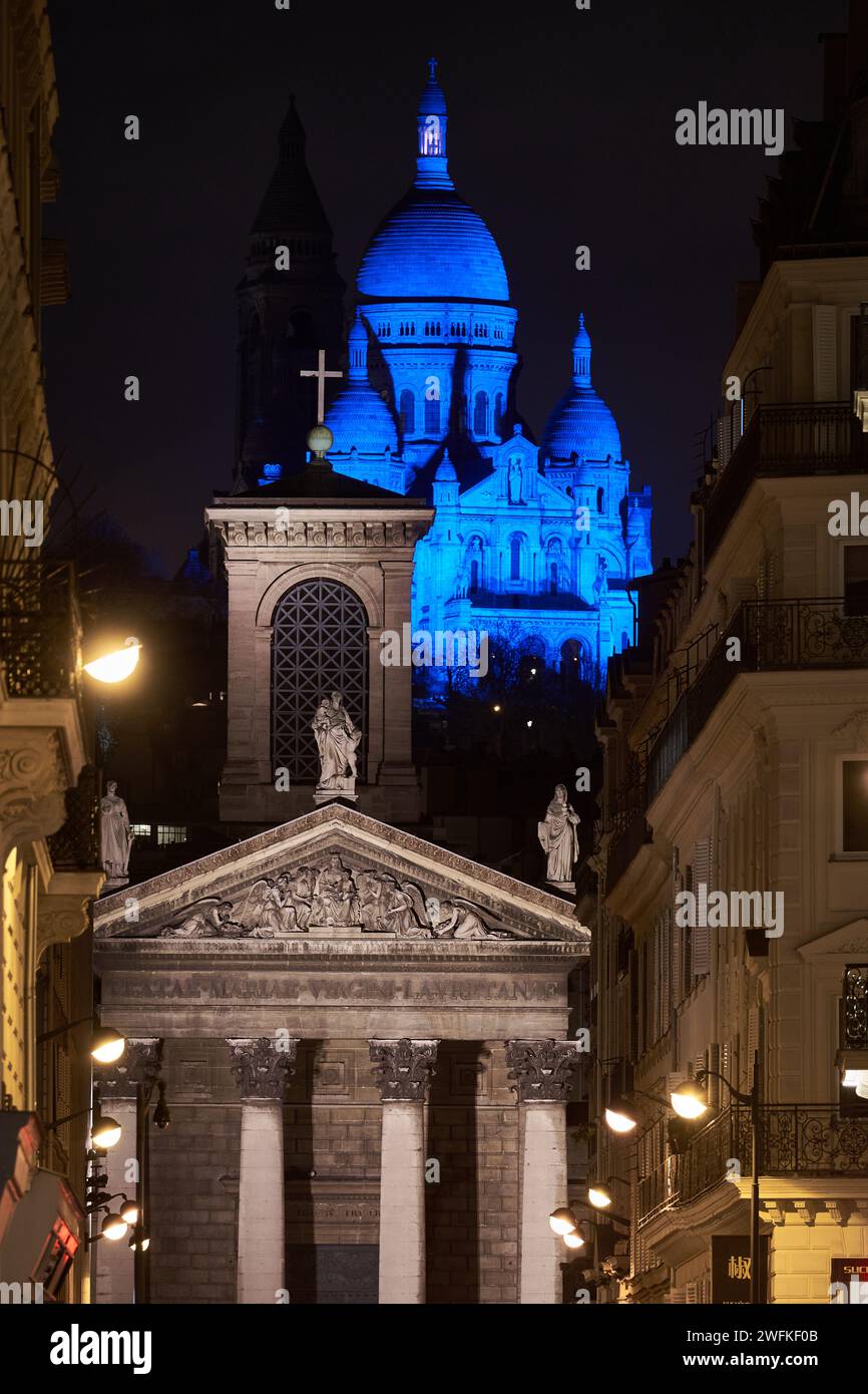 Notre Dame de Lorette et Sacré Cœur bleu Stock Photo