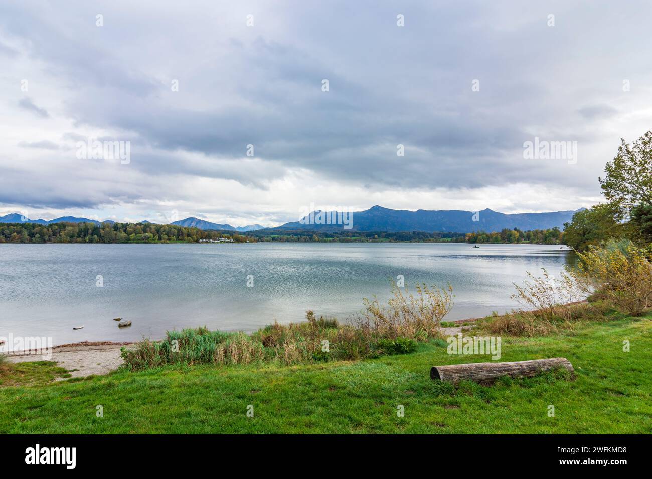 Murnau am Staffelsee: lake Riegsee, Alps in Oberbayern, Pfaffenwinkel, Upper Bavaria, Bayern, Bavaria, Germany Stock Photo