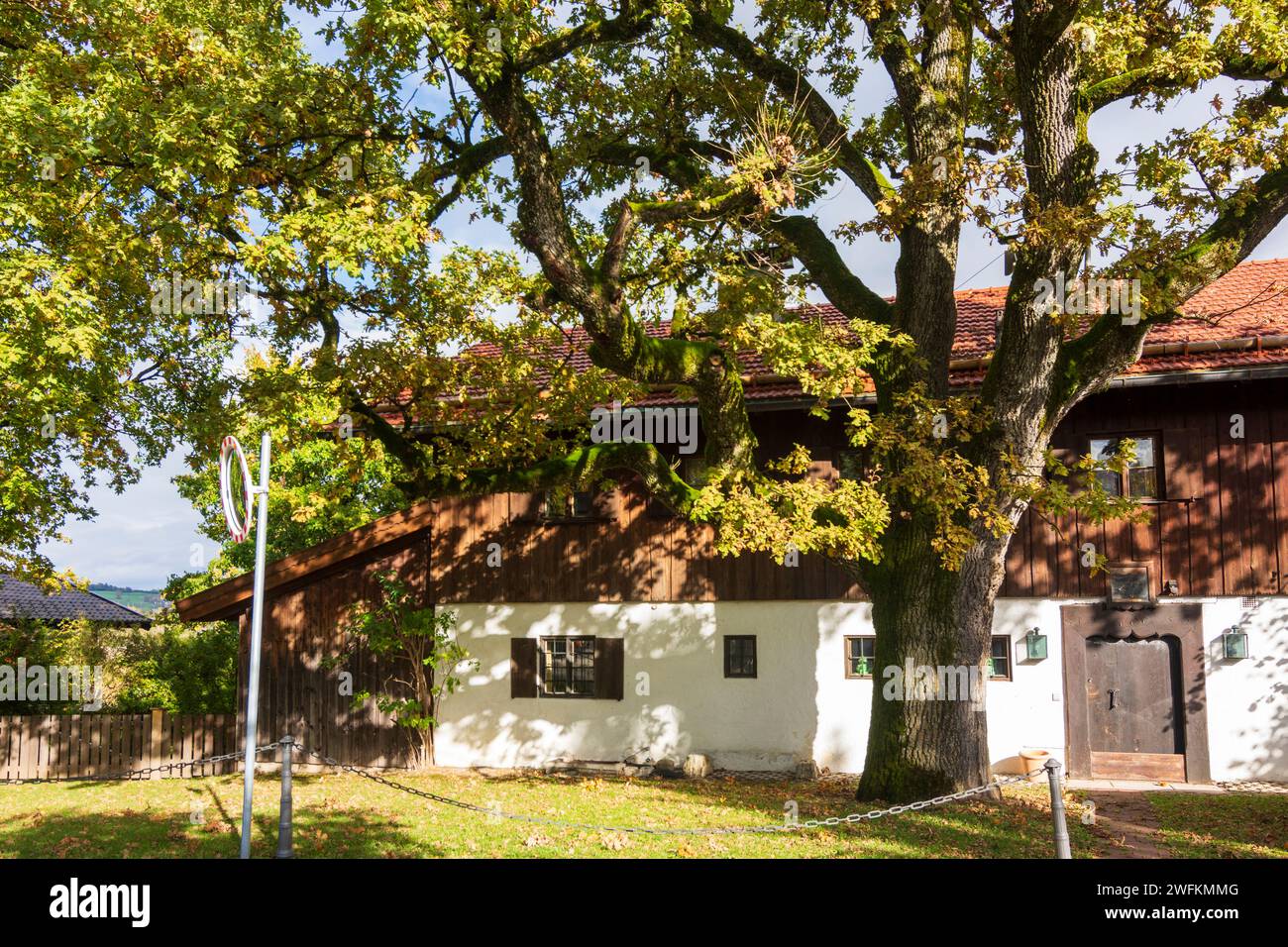 Murnau am Staffelsee: farmhouse in Oberbayern, Pfaffenwinkel, Upper Bavaria, Bayern, Bavaria, Germany Stock Photo
