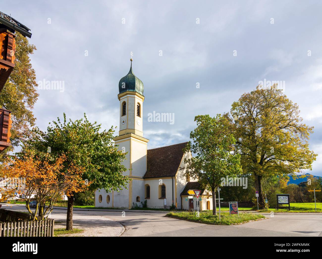 Murnau am Staffelsee: church St. Leonhard in Froschhausen in Oberbayern, Pfaffenwinkel, Upper Bavaria, Bayern, Bavaria, Germany Stock Photo