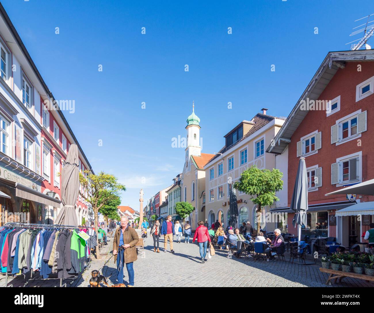 Murnau am Staffelsee: Old Town, street Untermarkt, church Maria-Hilf-Kirche in Oberbayern, Pfaffenwinkel, Upper Bavaria, Bayern, Bavaria, Germany Stock Photo
