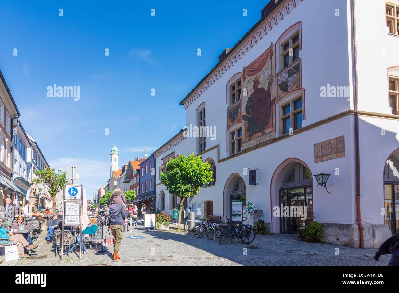 Murnau am Staffelsee: Old Town, street Untermarkt, Town Hall in Oberbayern, Pfaffenwinkel, Upper Bavaria, Bayern, Bavaria, Germany Stock Photo