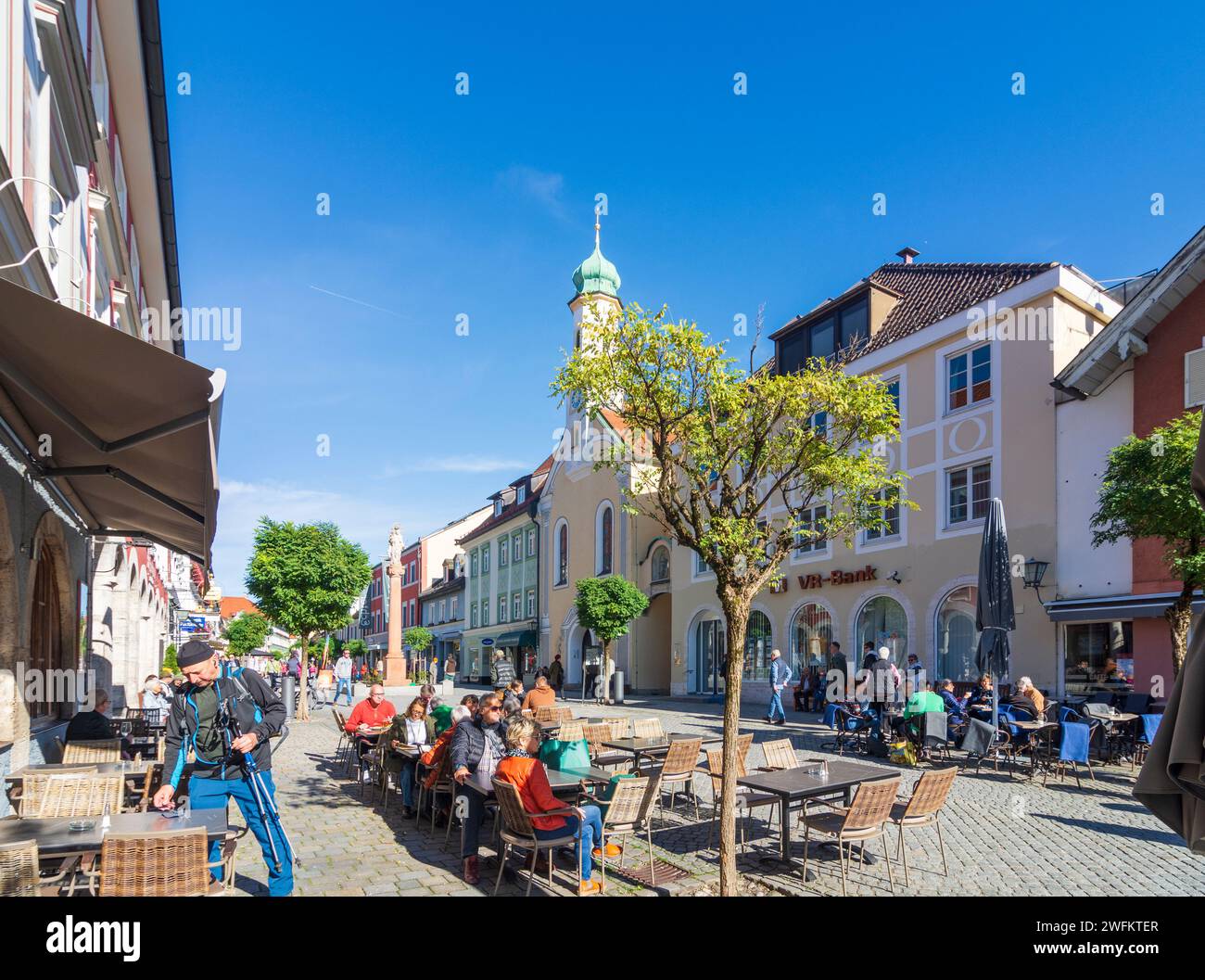Murnau am Staffelsee: Old Town, street Untermarkt, church Maria-Hilf-Kirche in Oberbayern, Pfaffenwinkel, Upper Bavaria, Bayern, Bavaria, Germany Stock Photo