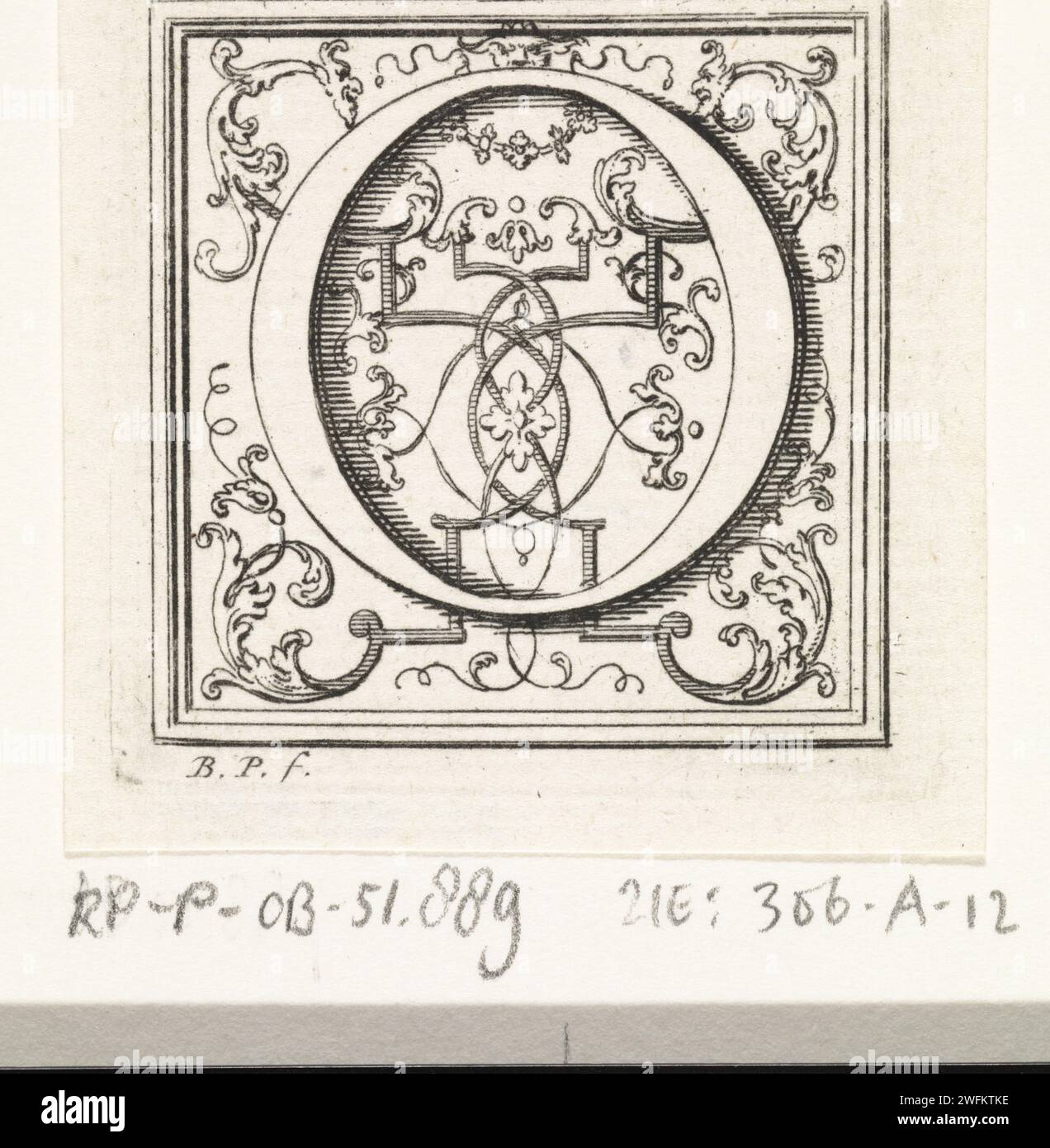 Letter O, Bernard Picart, 1724 print The letter and initial o surrounded and filled by ornamental leaf motifs. The print comes from a book about cut precious stones and glyptics. Amsterdam paper etching historiated initial Stock Photo