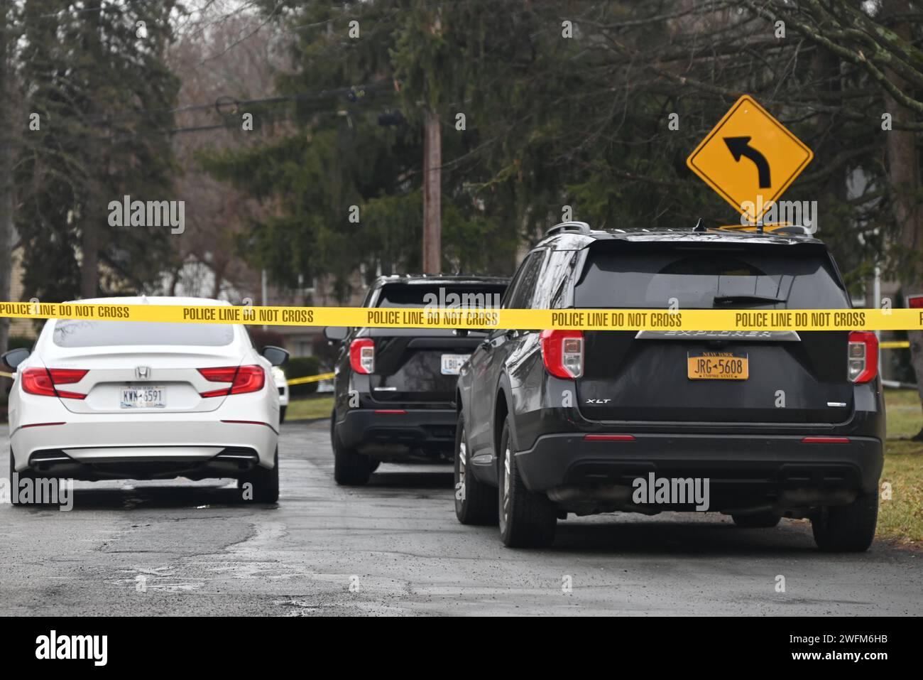 Ramapo, United States. 31st Jan, 2024. Authorities and K9 units converge on the scene of a fatal shooting as they search for a shooter after a woman was shot and killed in Ramapo. Authorities responded to the scene on Inwood Drive at approximately 9:00 a.m. Wednesday morning and the victim was taken to the hospital where the female victim was pronounced dead. Any witnesses or anyone with information are asked to call Ramapo Police at 845-357-2400. (Photo by Kyle Mazza/SOPA Images/Sipa USA) Credit: Sipa USA/Alamy Live News Stock Photo