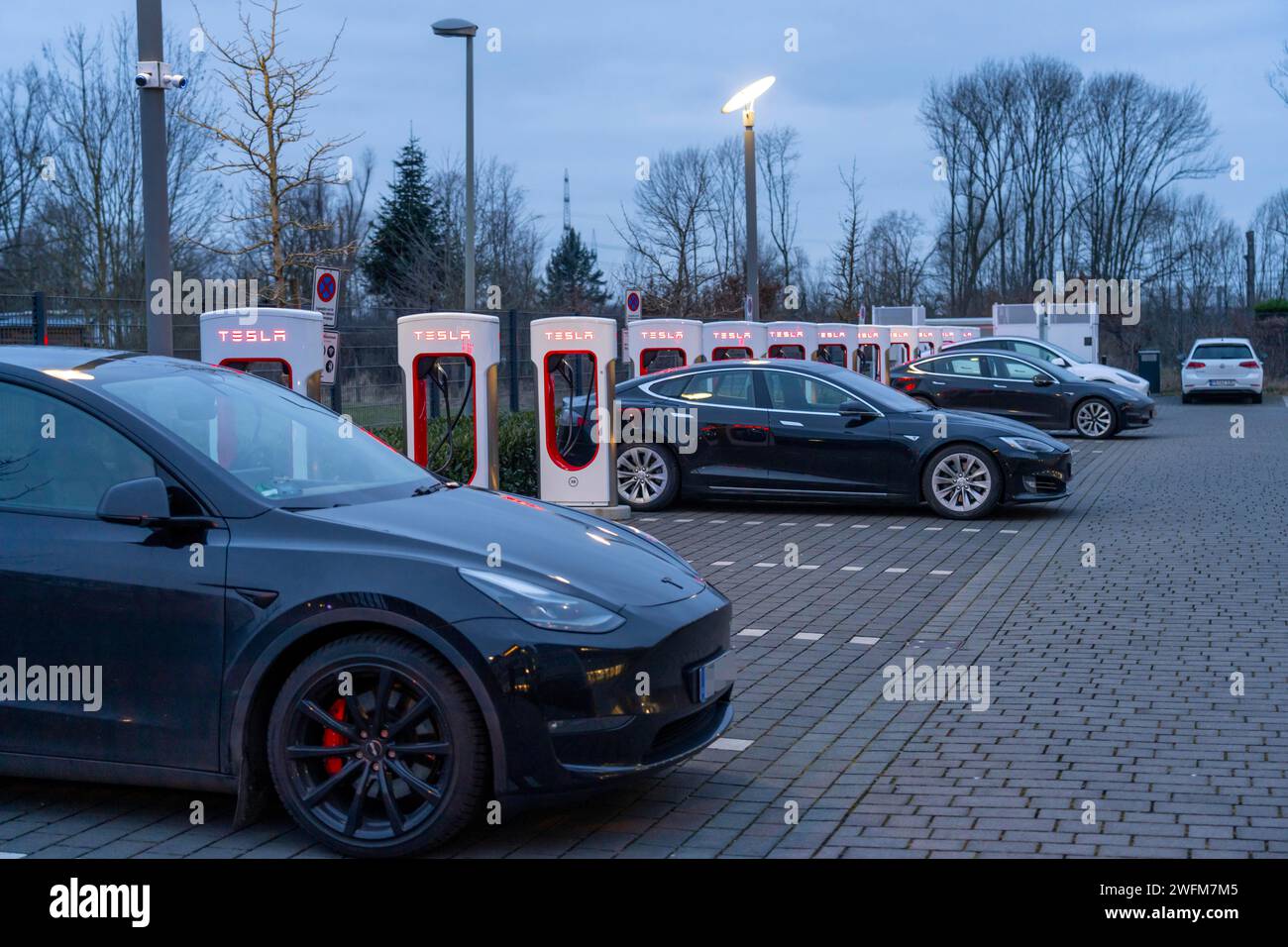 Tesla Die Fast Tesla Supercharger Station, fast charging stations from Tesla ...
