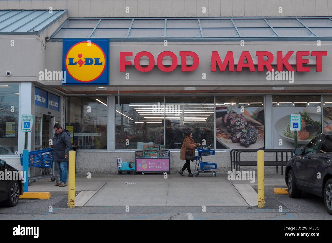 Lidl grocery store hi-res stock photography and images - Alamy