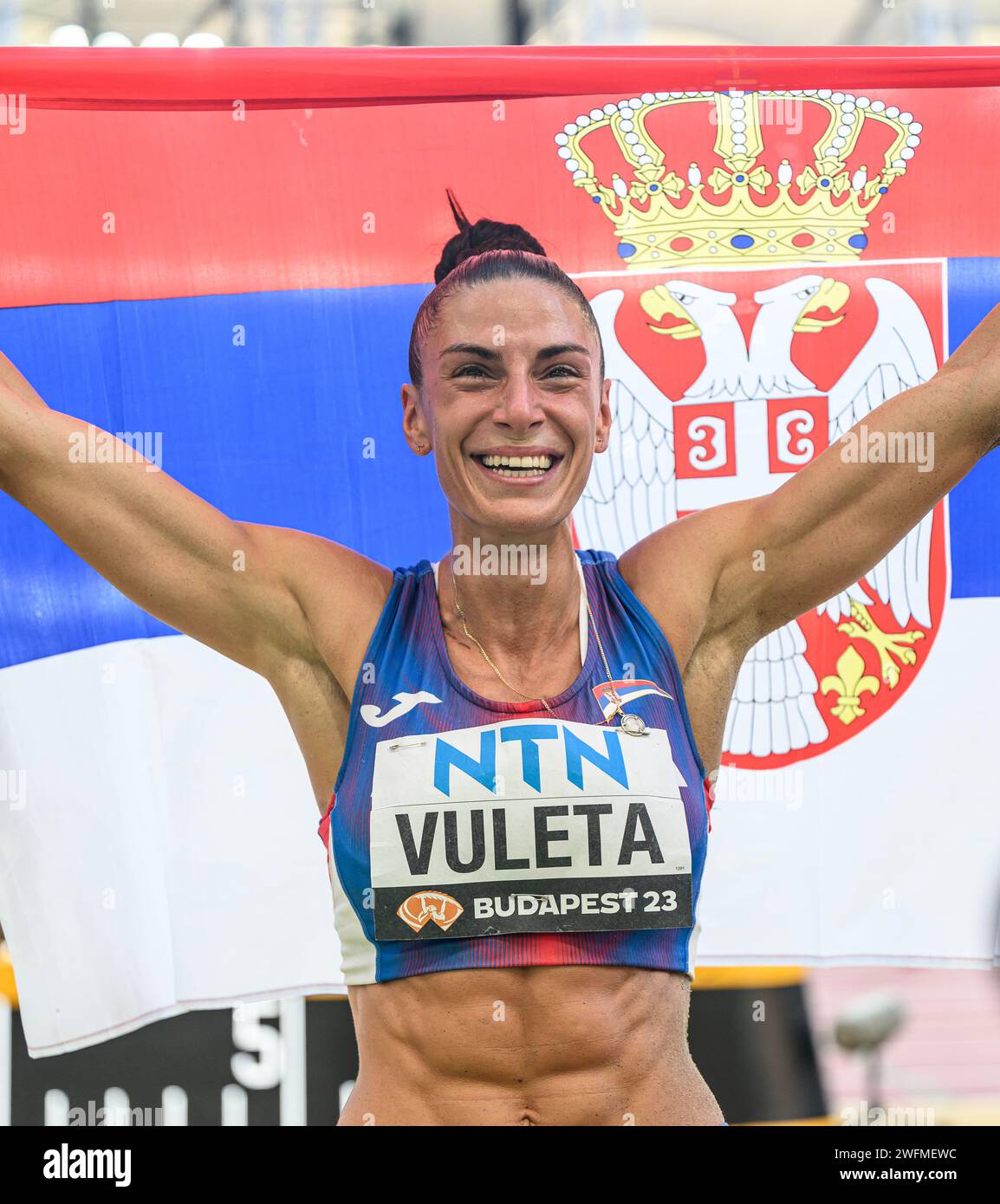 Ivana Vuleta celebrating his medal with the flag in the Budapest 2023