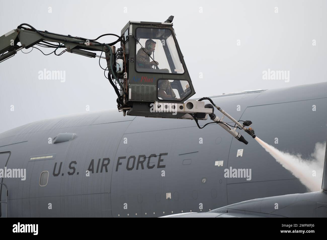 A crew chief with the hi-res stock photography and images - Page 9 - Alamy